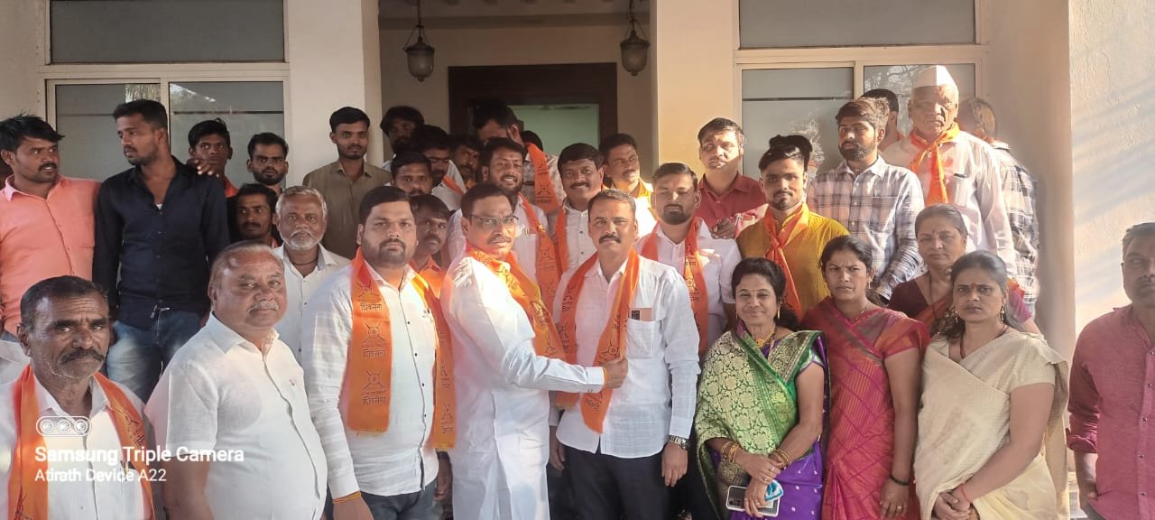 माथाडी युनियन नेते लालासाहेब साबळे कार्यकर्त्यांसह शिंदे गटात 