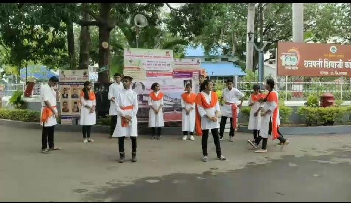 हुतात्मा स्मारक परिसरातील अग्निशमन दल व घंटागाड्या हलवा, अन्यथा आंदोलन : हर्षदा शेडगे