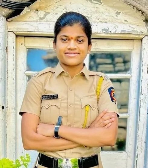मुंबई शहर पोलीस दलातील महिला पोलिसाची फलटण येथे गळफास घेवुन आत्महत्या
