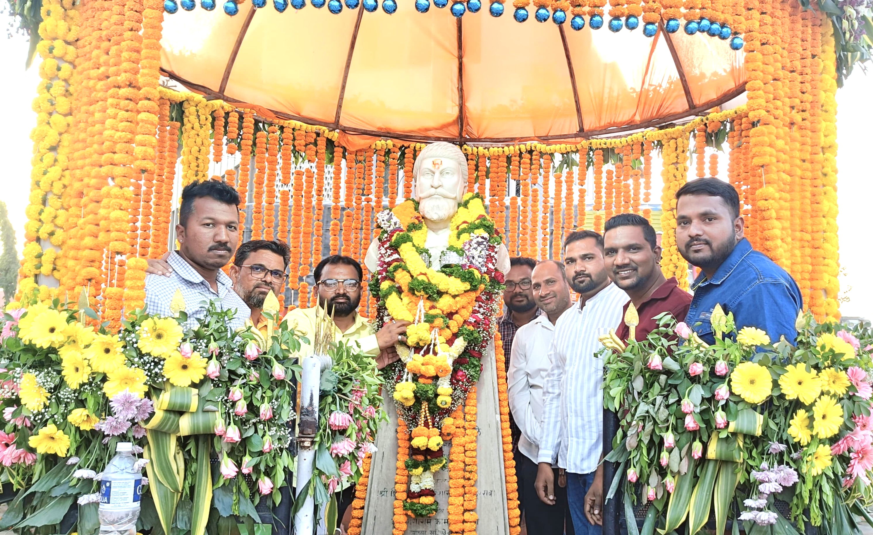 डॉ. आंबेडकर जयंती मंडळाच्या वतीने छत्रपतींना अभिवादन 