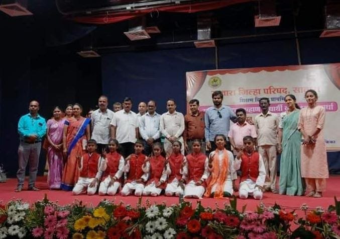 गितमंच स्पर्धेत सासकल शाळेला प्रथम क्रमांक 