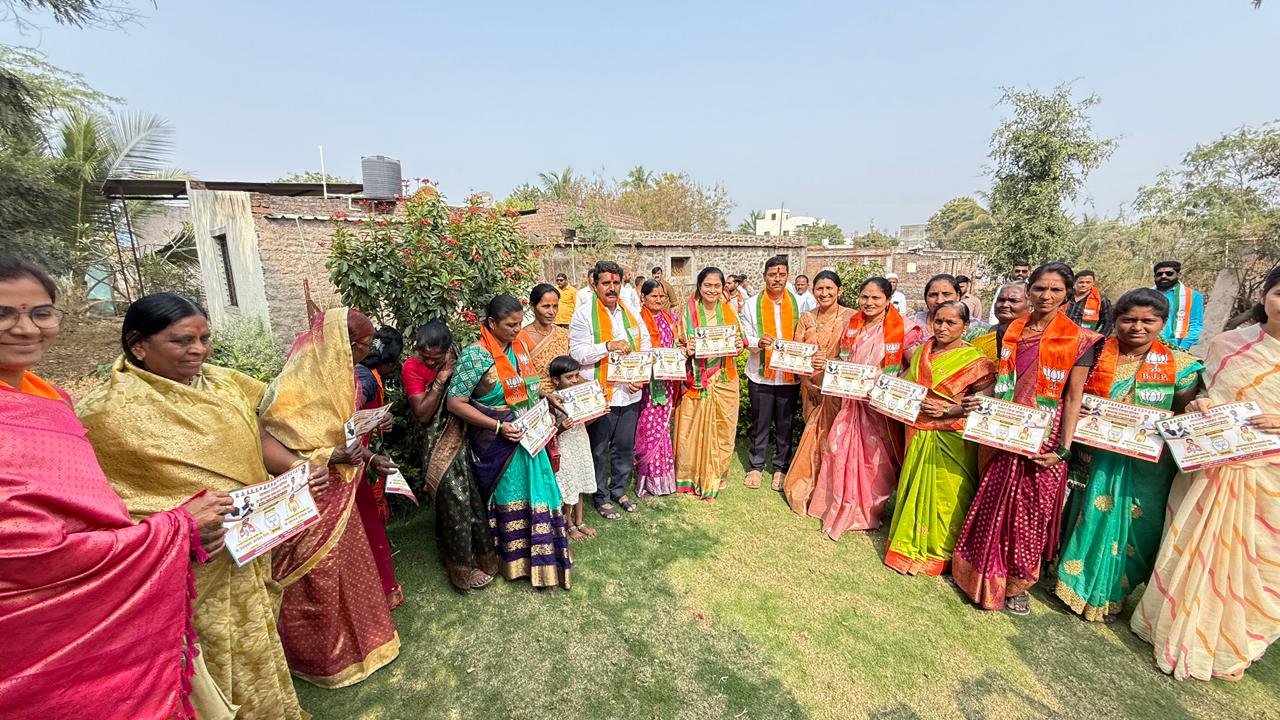 कोळकी जिल्हा परिषद गटाचे उमेदवार जयकुमार शिंदे व जाधववाडी (फ)पंचायत समितीचे उमेदवार युवराज सस्ते चेअरमन यांच्या प्रचाराचा शुभारंभ ॲड. जिजामाला रणजितसिंह नाईक निंबाळकर यांच्या शुभहस्ते संपन्न 
