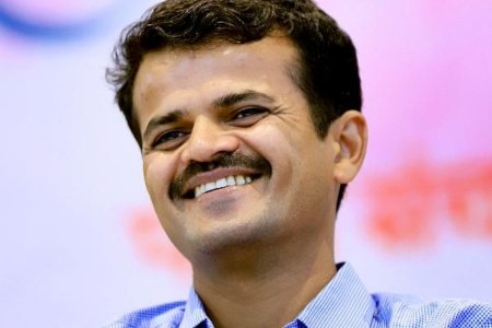 पांडुरंगावर निस्सीम भक्ती असणारा अवलिया अधिकारी -  सकारात्मक ऊर्जेचा स्रोत उपविभागीय अधिकारी सचिन ढोले 