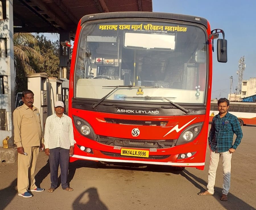 व्हेलेंटाइन डे ला फलटण आगाराची प्रवाशांना लालभडक नव्या एस. टी. बसची भेट : अखेर फलटण एस. टी. आगारात १० बसेस आगारात दाखल 
