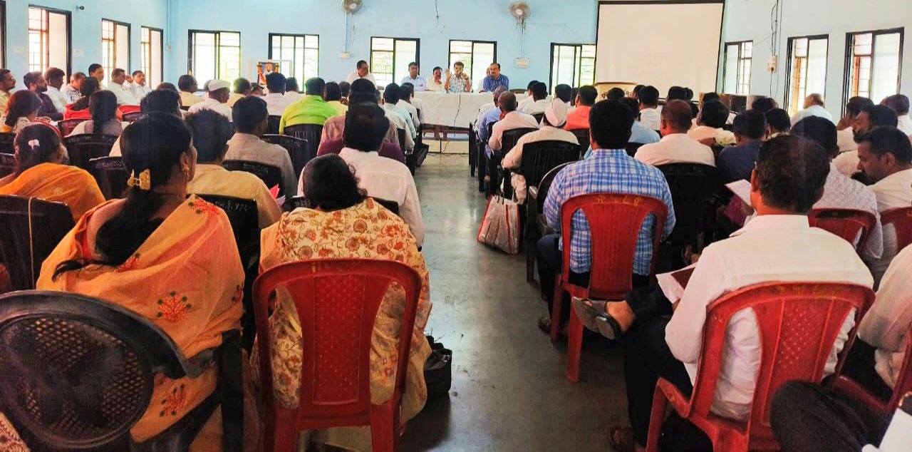 कोरोनावर मात करण्यासाठी अंबवडे ग्रामस्थ एकवटले