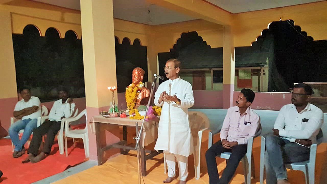 आर्किटेक्टसह दोघांना मारहाण केल्याप्रकरणी पं.स. सदस्यासह सुमारे दहा जणांवर गुन्हा