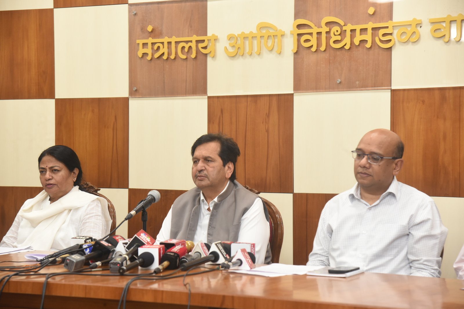 महिला दिनानिमित्त गेट वे ऑफ इंडिया येथे विविध कार्यक्रम  - पर्यटनमंत्री मंगलप्रभात लोढा