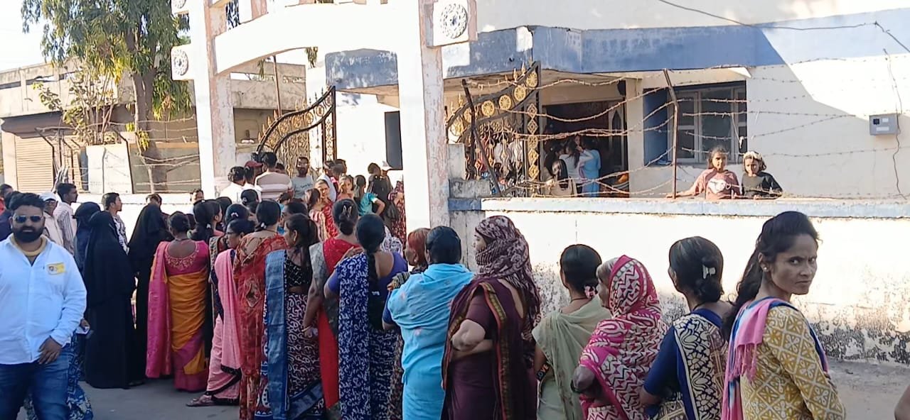 ब्रेकिंग | फलटण प्रभाग क्रमांक २ मध्ये सायंकाळी साडेपाच नंतरही मतदान सुरूच