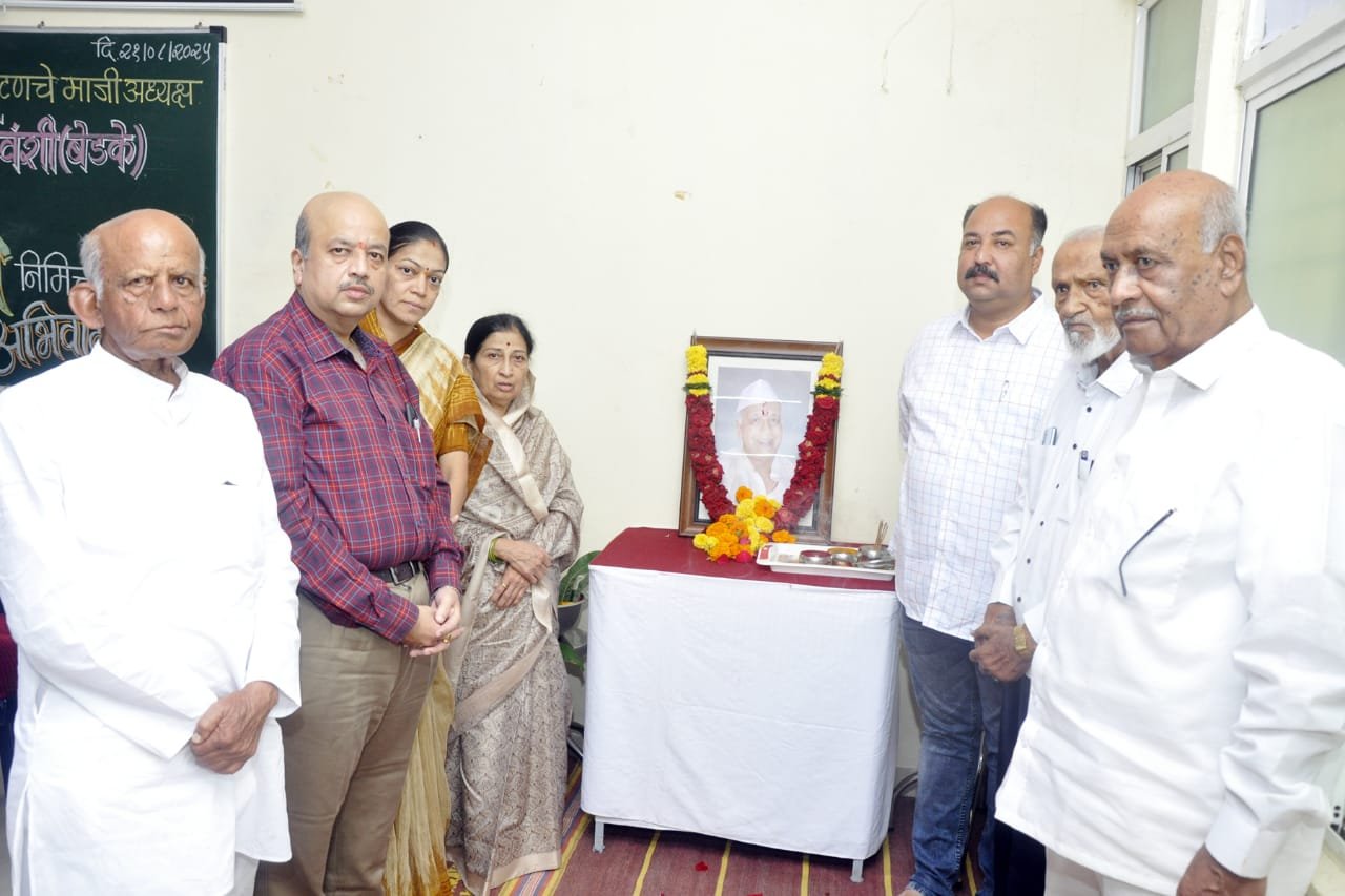 कै. सुभाषराव नामदेवराव सूर्यवंशी (बेडके)  यांचा द्वितीय स्मृतिदिन यशवंतराव चव्हाण हायस्कूल व ज्युनिअर कॉलेज फलटण मध्ये विविध कार्यक्रमांनी संपन्न