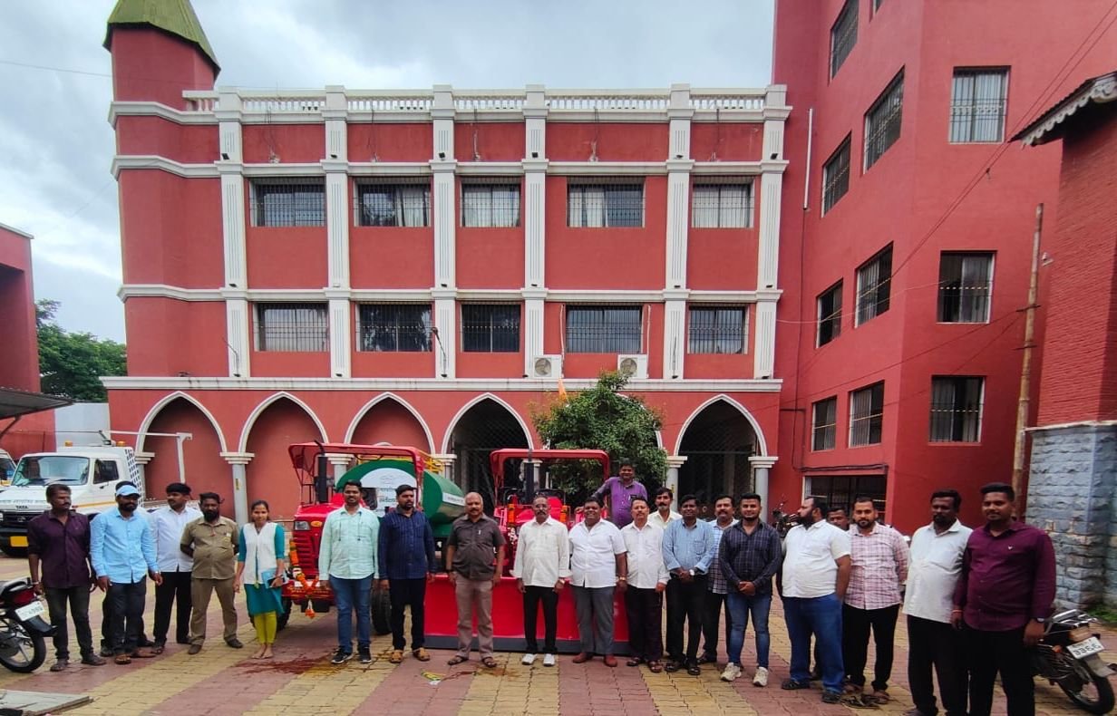 फलटणच्या स्वच्छतेसाठी आता नवीन ट्रॅक्टर व टँकर सज्ज : मुख्याधिकारी संजय गायकवाड यांची माहिती