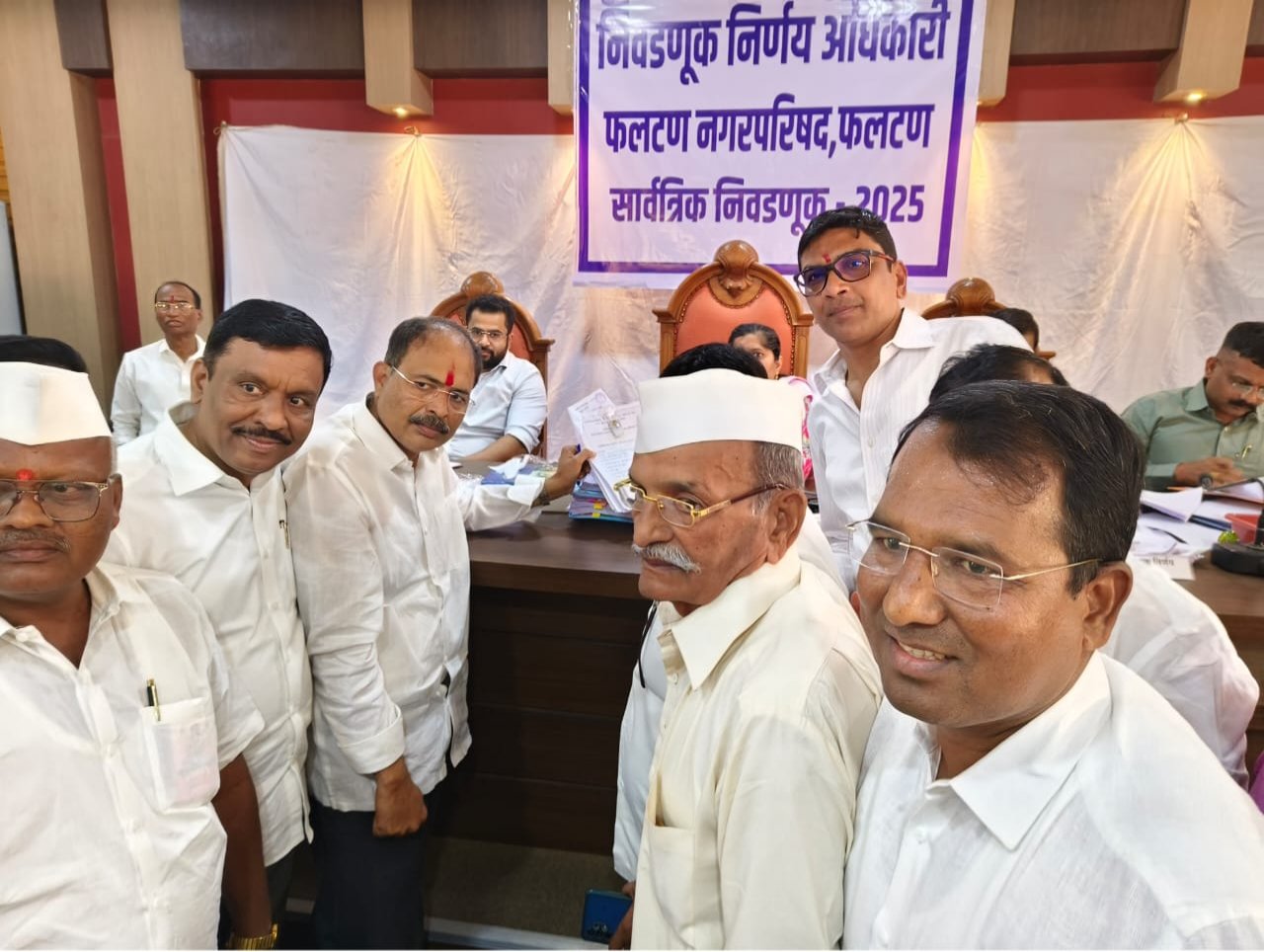 समशेरसिंह नाईक निंबाळकर यांनी दाखल केला भाजपकडून नगराध्यक्ष पदाचा उमेदवारी अर्ज : आमदार सचिन पाटील यांच्या उपस्थिती