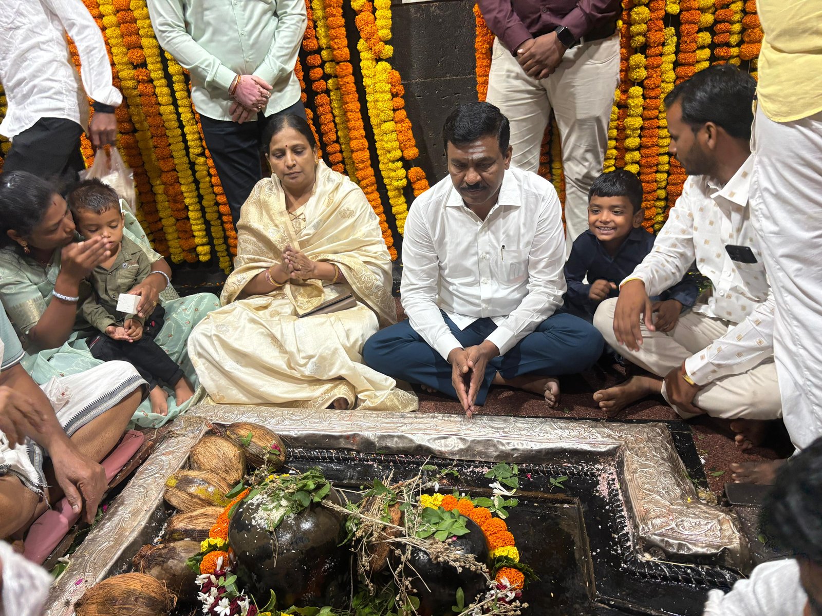 आमदार सचिन पाटील यांनी घेतले शंभू महादेवाचे दर्शन  : मतदारसंघाच्या समृद्धीसाठी शंभू महादेव चरणी प्रार्थना