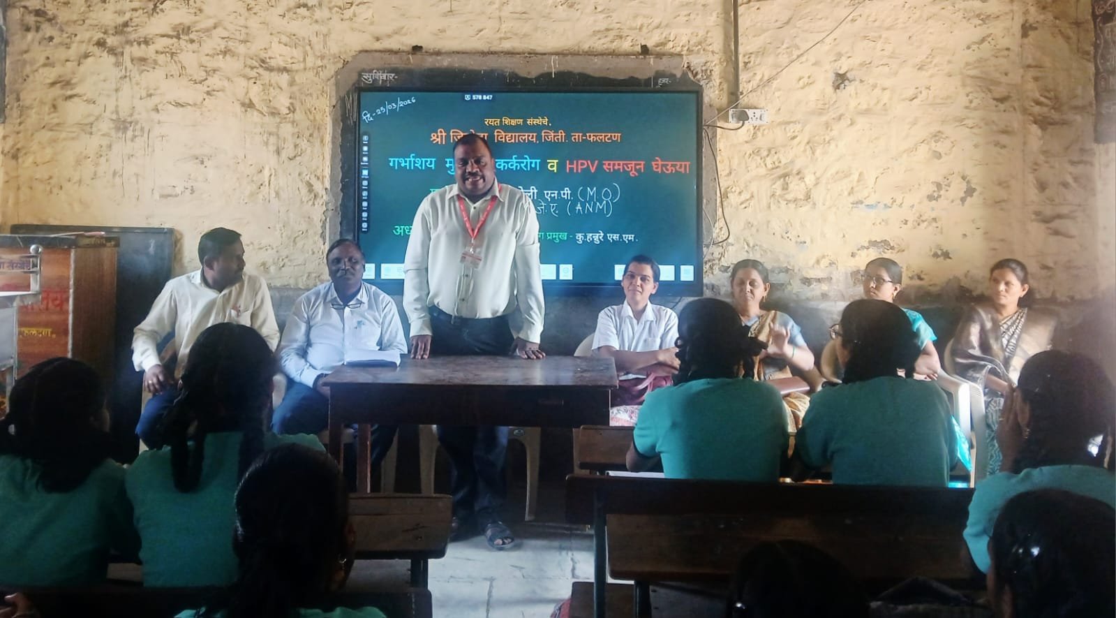 श्री जितोबा विद्यालय जिंती येथे गर्भाशय मुखाचा कर्करोग व एचपीव्ही लसीकरण जनजागृती कार्यक्रम उत्साहात संपन्न