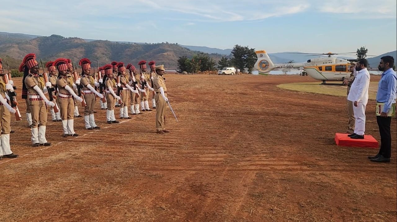 कलरफुल आयलाइनर वापरताना ‘या’ टिप्स नक्की फॉलो करा !