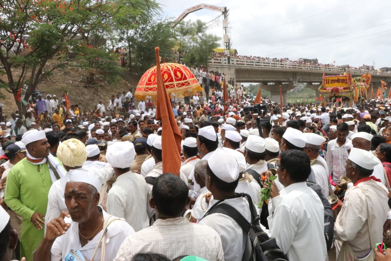 मसालाकिंग डॉ. धनंजय दातार यांच्या हस्ते ५० व्या अल अदील सुपर स्टोअर चे दुबईत उद्घाटन