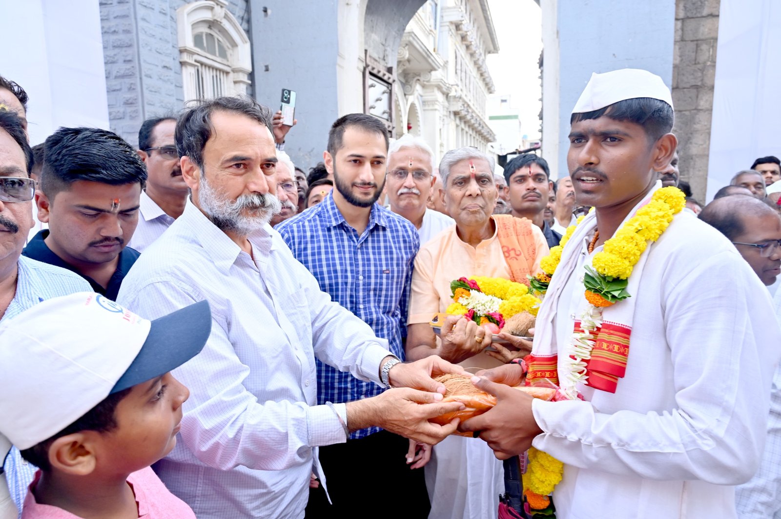 नाईक निंबाळकर देवस्थान ट्रस्ट च्या वतीने श्रीमंत संजीवराजे यांनी केले माऊलींचे स्वागत 