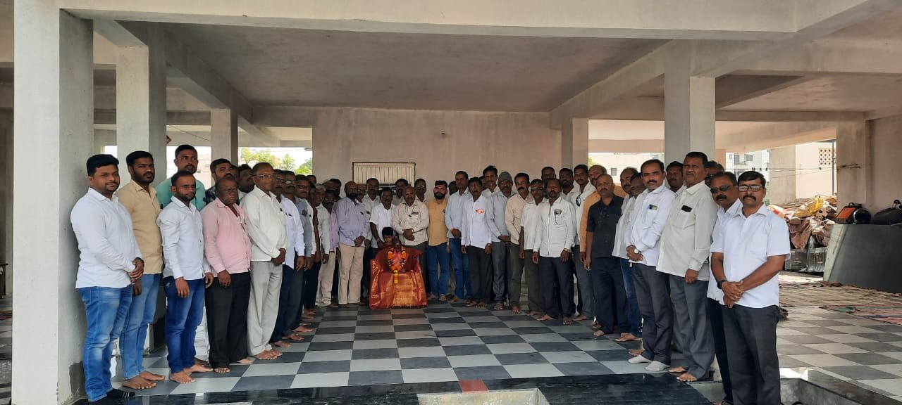 फलटण मध्ये दिला मराठयांनी चलो मुंबईचा नारा : मनोज जरांगे पाटील यांना भेटण्यासाठी जाणार लाखो मराठा बांधव