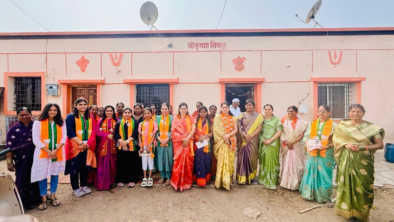 सौ.विमलताई साळुंखे पाटील व सौ. शरयू ताईंच्या नेतृत्वाखाली भाजप व महायुतीच्या माध्यमातून धनंजय दादांच्या तसेच विष्णू लोखंडे यांच्या प्रचारार्थ झंझावाती प्रचार