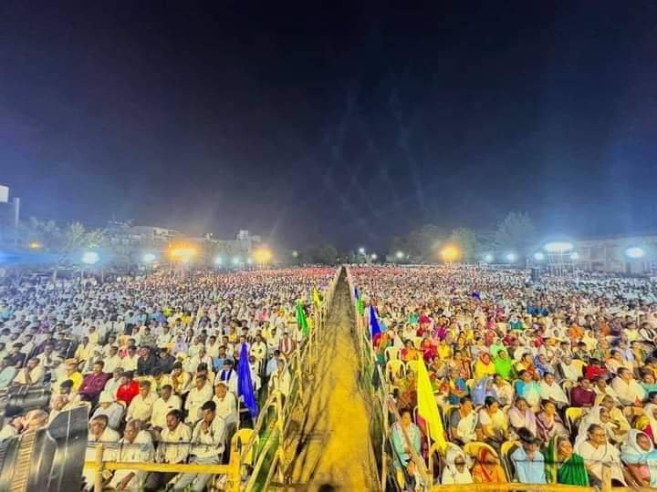 नांदेड मध्ये वंचितच्या सभेला उसळला जनसागर  ॲड. प्रकाश आंबेडकर : ओबीसींना डावलनाऱ्यांना, ओबीसींनी डावललं पाहिजे