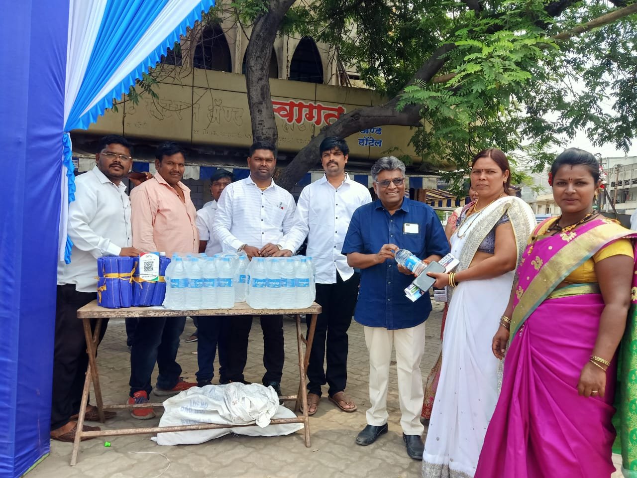 डॉ. आंबेडकर जयंती निमित्त भारतीय युवा पॅंथर संघटनेकडून पाणी बॉटलचे वाटप 