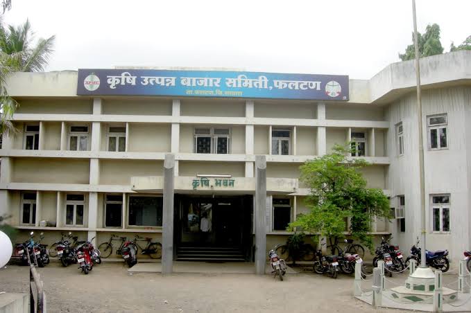 महात्मा फुले यांना पुण्यतिथीनिमित्त अभिवादन
