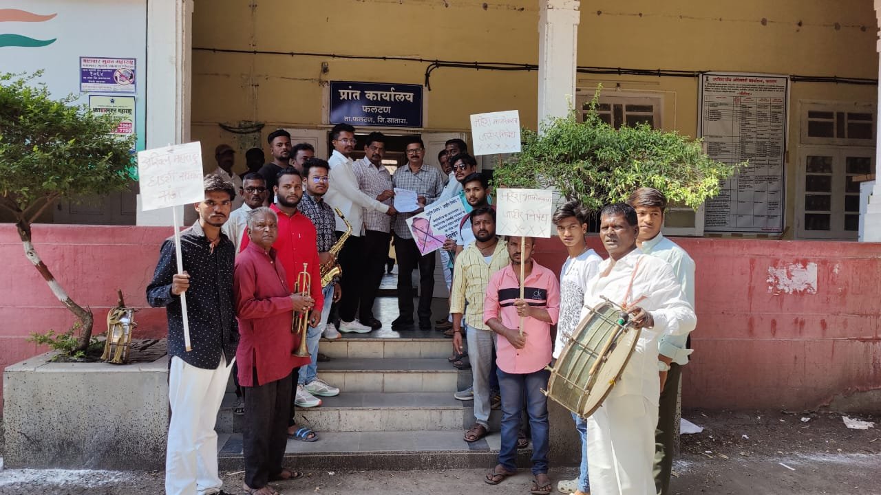 सिने दिग्दर्शक अभिनेता महेश मांजरेकर यांच्या वर कारवाई करा : अखिल महाराष्ट्र घडसी समाज संघाची मागणी 