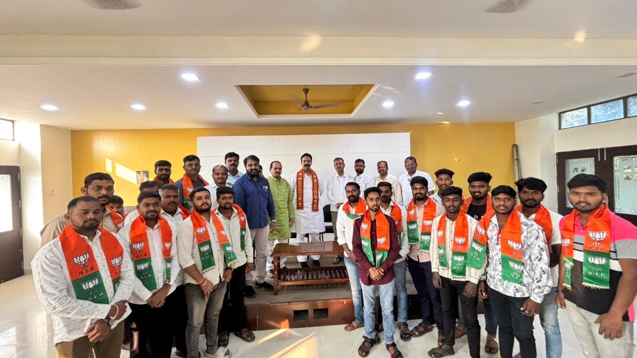 तरडगावच्या शेकडो युवकांचा भाजपा मध्ये प्रवेश - माजी आमदार दिपकराव चव्हाण यांना जोर का झटका 