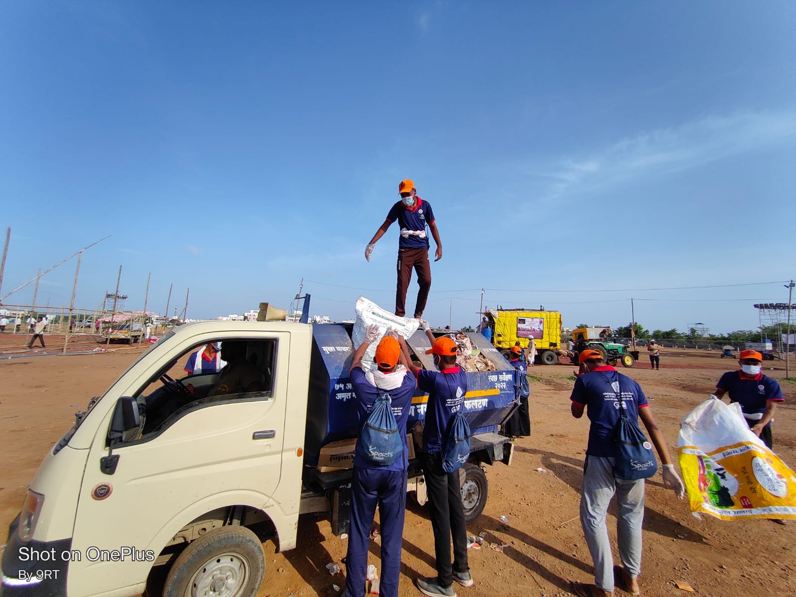 पालखीतळ काही तासातच स्वच्छ : फलटण नगरपालिका व मुधोजी महाविद्यालयाचा सहभाग 