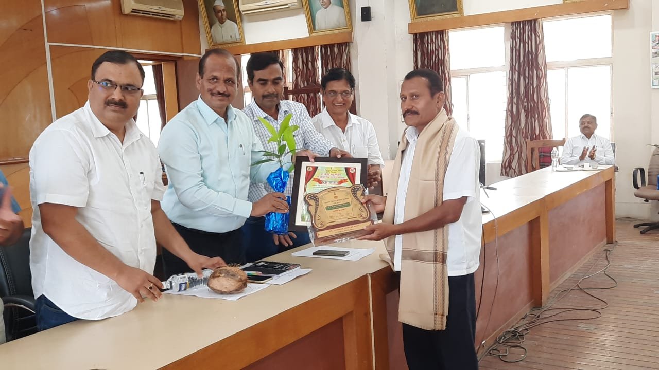 शेतकऱ्यांनी शेतीमध्ये आधुनिक तंत्रज्ञानाचा वापर करावा : अतिरिक्त मुख्य कार्यकारी अधिकारी महादेव घुले