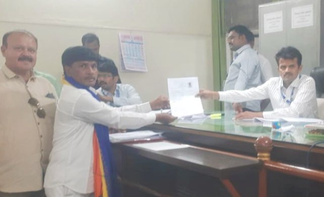 फलटण - कोरेगाव विधानसभा मतदार संघात ३९ नामनिर्देशन पत्र दाखल - उपविभागीय अधिकारी तथा निवडणुक निर्णय अधिकारी सचिन ढोले :  संविधान समर्थन  समितीच्या वतीने बौद्ध समाजातून उमेदवारी अर्ज दाखल 