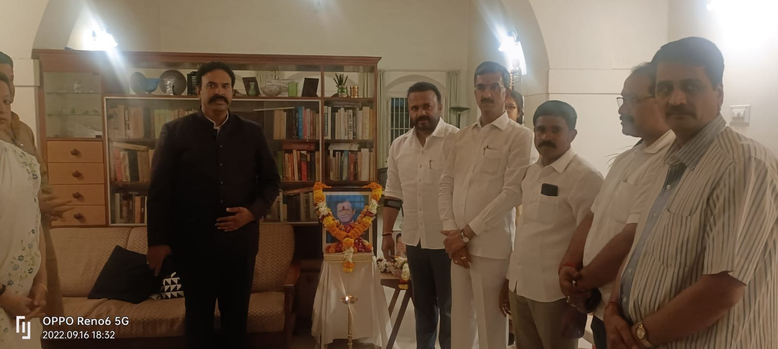 राज्य उत्पादन शुल्क मंत्री शंभूराज देसाई यांनी केले स्व.ॲड धैर्यशिल पाटील  यांच्या कुटुंबियांचे सांत्वन