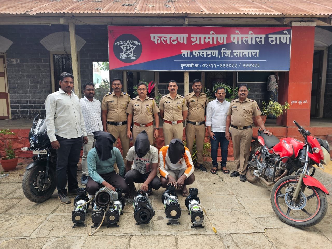 शेतीपंपाची चोरी प्रकरणी तिघांना अटक 