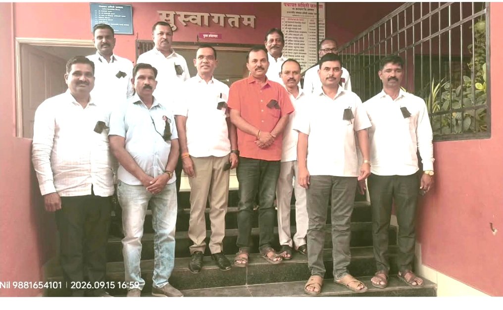 छत्रपती संभाजीनगरच्या १०८६ शिक्षकांवरील कारवाईचा फलटणमध्ये काळ्या फिती लावून निषेध