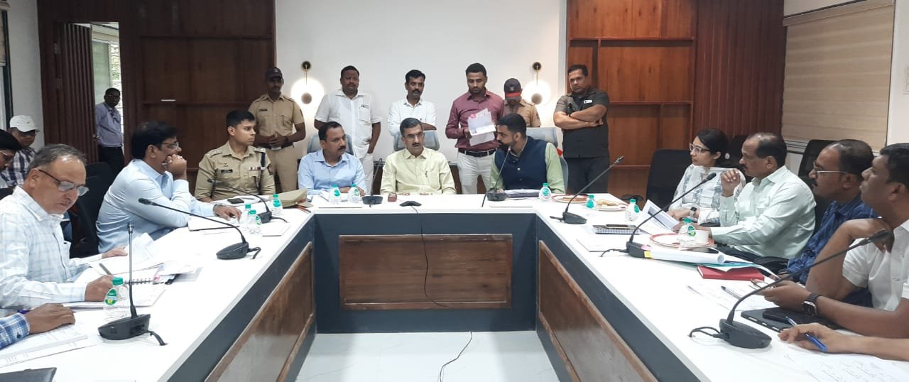 प्रकल्पग्रस्तांचे प्रश्न सोडविण्यासाठी विशेष शिबीरांचे आयोजन करा - पालकमंत्री शंभूराज देसाई