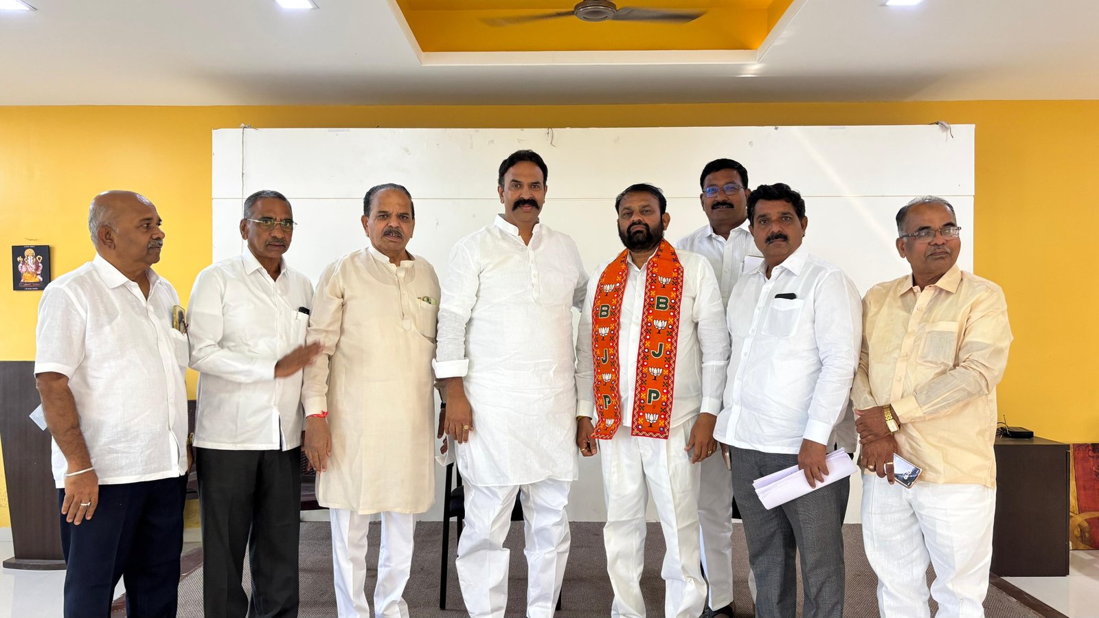 विक्रम आप्पा भोसले यांचा भाजपात जाहीर प्रवेश; राष्ट्रवादीचे तीनही पंचायत समिती सदस्य भाजपमध्ये