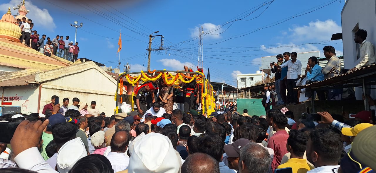 शहीद जवान शुभम घाडगे यांच्या पार्थिवावर कामेरी येथे शासकीय इतमामात अंत्यसंस्कार