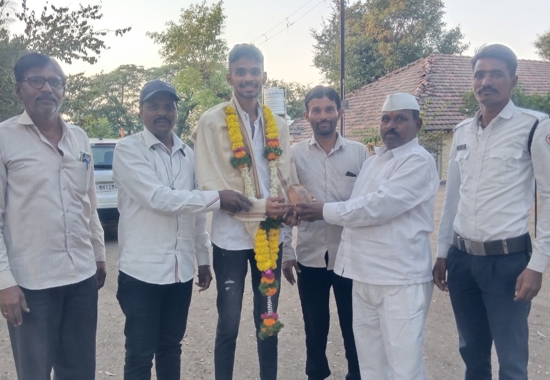 लखन शेळके यांची इंडियन एअर फोर्स मध्ये निवड