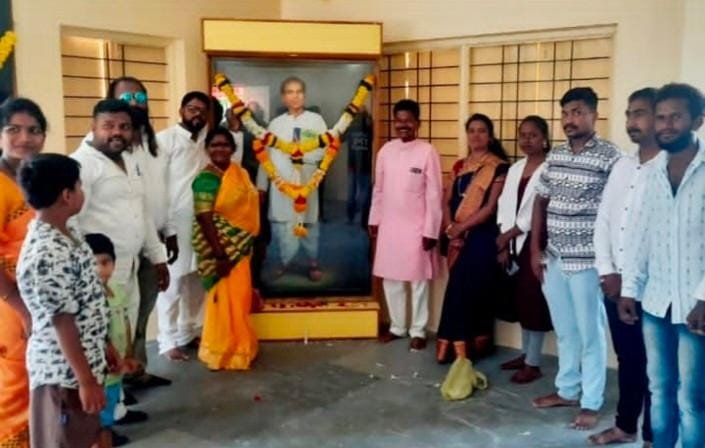 वंचितच्या वतीने लोकशाहीर अण्णाभाऊ साठे यांच्या जयंतीनिमित्त अभिवादन