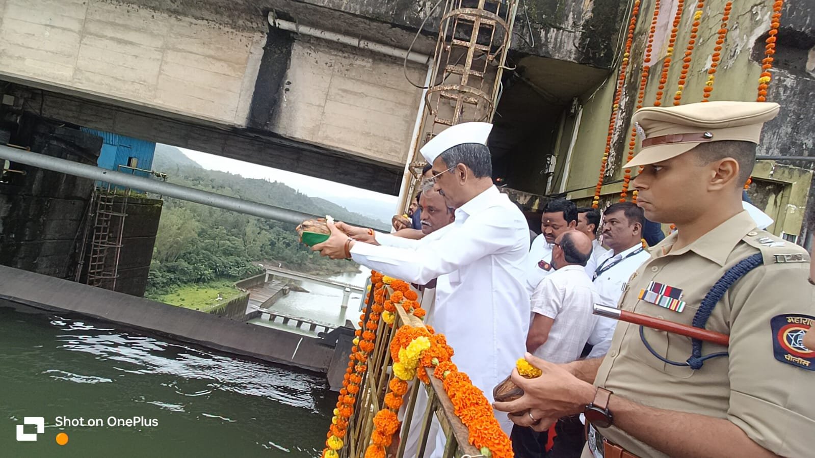 पालकमंत्री शंभूराज देसाई यांनी केले कोयना धरण येथे जलपूजन