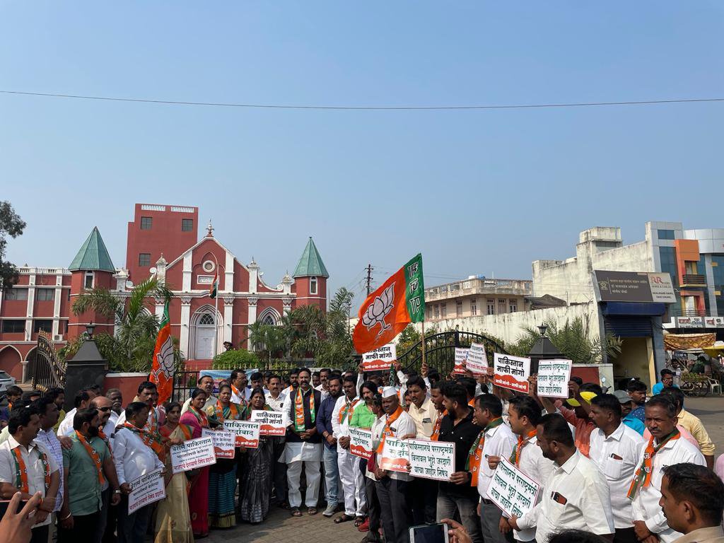 फलटणमध्ये पाकिस्तानच्या विदेश मंत्राच्या पुतळ्याचे दहण : भाजपच्या वतीने निषेध  