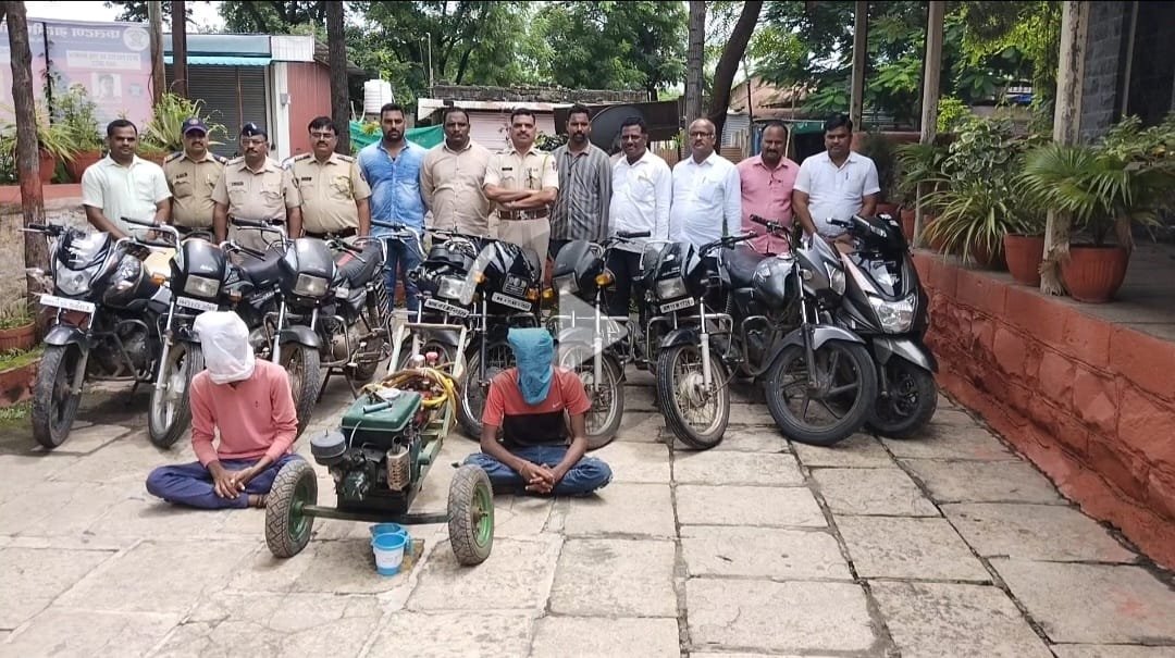 सातारा जिल्ह्यांत व परजिल्हयात मोटार सायकल चोरी करणारी टोळी फलटण ग्रामीण पोलीसांनी पकडली