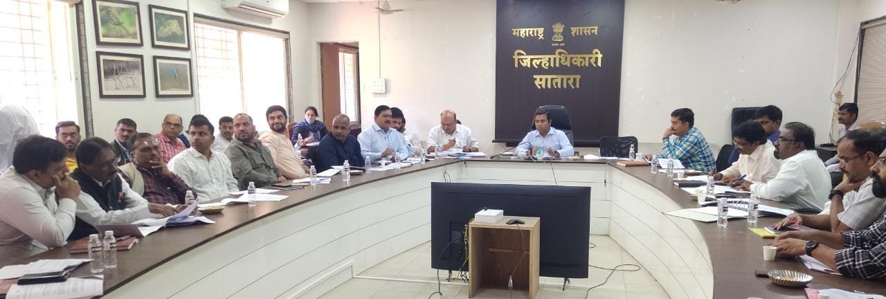 सातारा एमआयडीसीतील कचऱ्याचा प्रश्न तातडीने मार्गी लावा - जिल्हाधिकारी रुचेश जयवंशी